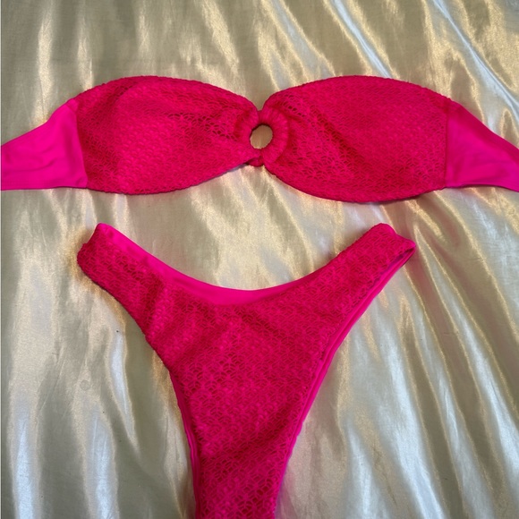 Amazon hot pink bikini set - Picture 3 of 6